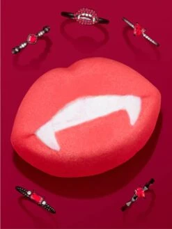 Bruisbal Met Sieraad "Vampire Kiss" - 210 G