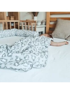 Babyslaapzak Grijs -Gstar Kleding Winkel emmaandnoah babyslaapzak grijs 1