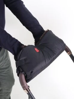 Handwarmer Met Lamsvacht "Double" Donkerblauw - (L)22x (B)45 Cm -Gstar Kleding Winkel kaiser naturfellprodukte handwarmer met lamsvacht double donkerblauw l 22x b 45 cm 2