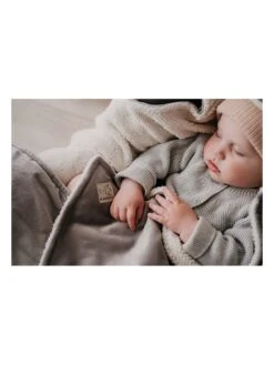 Inbakerdeken "Winter Wrap" Grijs - (L)85 X (B)85 Cm 11 Inbakerdeken "Winter Wrap" Grijs - (L)85 X (B)85 Cm -Gstar Kleding Winkel kaiser naturfellprodukte inbakerdeken winter wrap grijs l 85 x b 85 cm 3