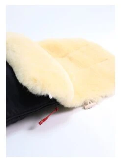 Voetenzak Met Lamsvacht "Natty" Zwart - (L)85 X (B)45 Cm 11 Voetenzak Met Lamsvacht "Natty" Zwart - (L)85 X (B)45 Cm -Gstar Kleding Winkel kaiser naturfellprodukte voetenzak met lamsvacht natty zwart l 85 x b 45 cm 3