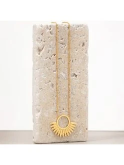 Vergulde Ketting Met Sierelement - (L)40 Cm -Gstar Kleding Winkel la chiquita vergulde ketting met sierelement l 40 cm 2