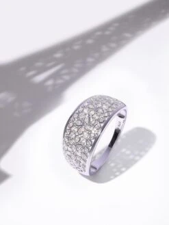 Witgouden Ring "Flower Explosion" Met Diamanten -Gstar Kleding Winkel lartisan joaillier witgouden ring flower explosion met diamanten 1