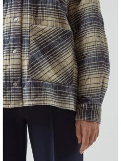 Modström Blousejas "Nevada" Beige/donkerblauw/zwart -Gstar Kleding Winkel modstrom blousejas nevada beige donkerblauw zwart 2