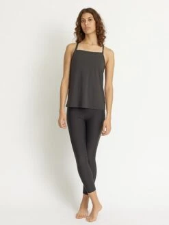 Trainingstop "Ann" Zwart -Gstar Kleding Winkel rethinkit trainingstop ann zwart 2